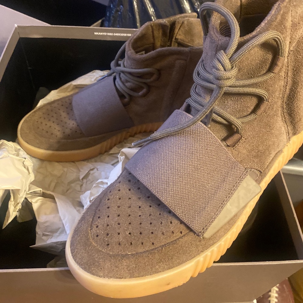Yeezy 750 Mens Sneakers 8.5